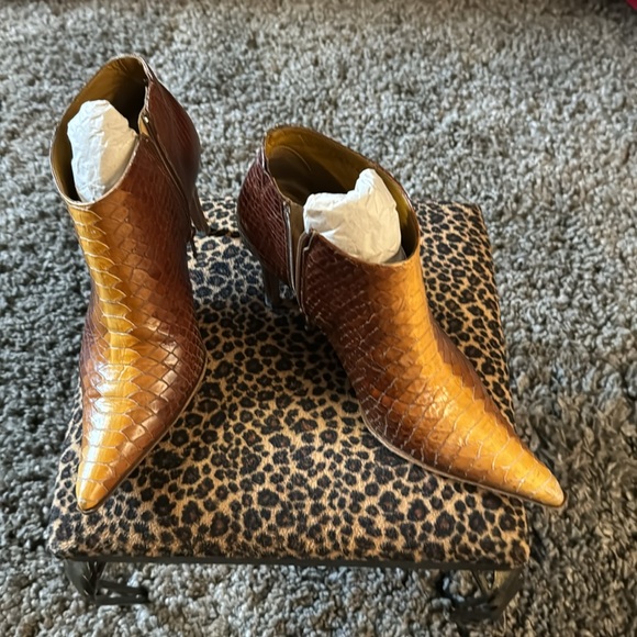 Kenneth Cole vintage 2003 Sex It Up Cognac snakeskin pointed toe ankle boots (8) - Picture 4 of 7